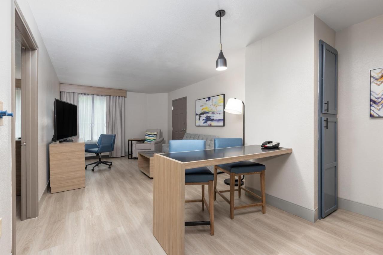 | Candlewood Suites Houston (The Woodlands), an IHG Hotel