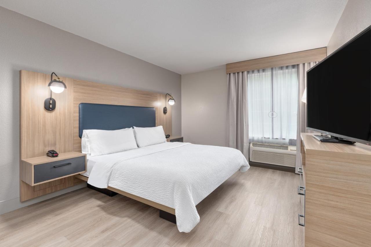 | Candlewood Suites Houston (The Woodlands), an IHG Hotel