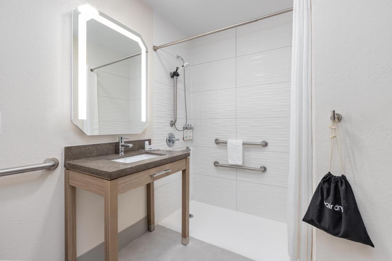 | Candlewood Suites Houston (The Woodlands), an IHG Hotel