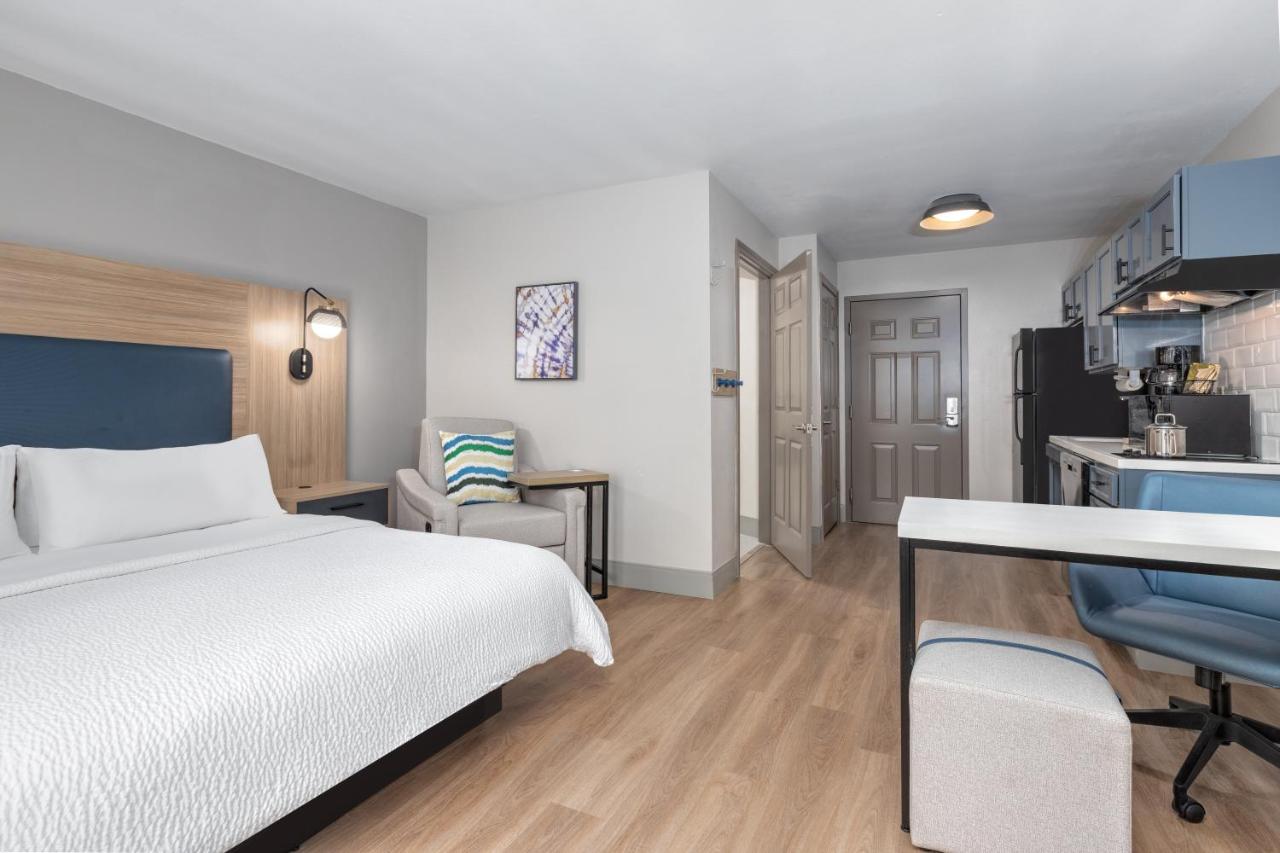 | Candlewood Suites Houston (The Woodlands), an IHG Hotel
