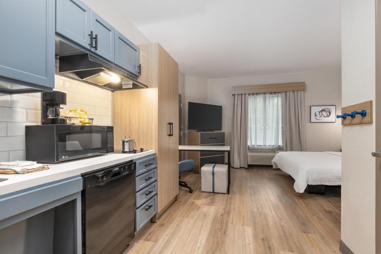 | Candlewood Suites Houston (The Woodlands), an IHG Hotel