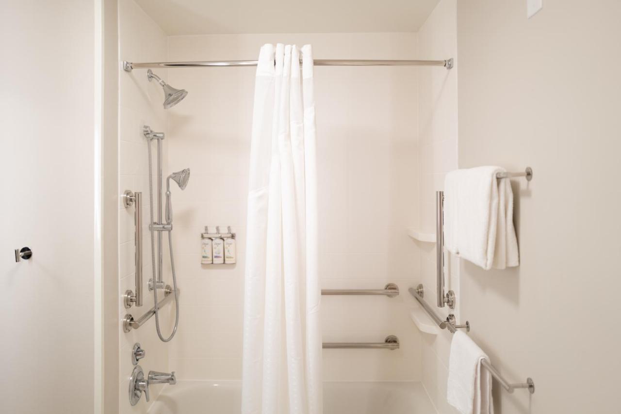 Deluxe Suite with Accessible Tub - Non-Smoking at Holiday Inn Express & Suites Franklin - Berry Farms by IHG