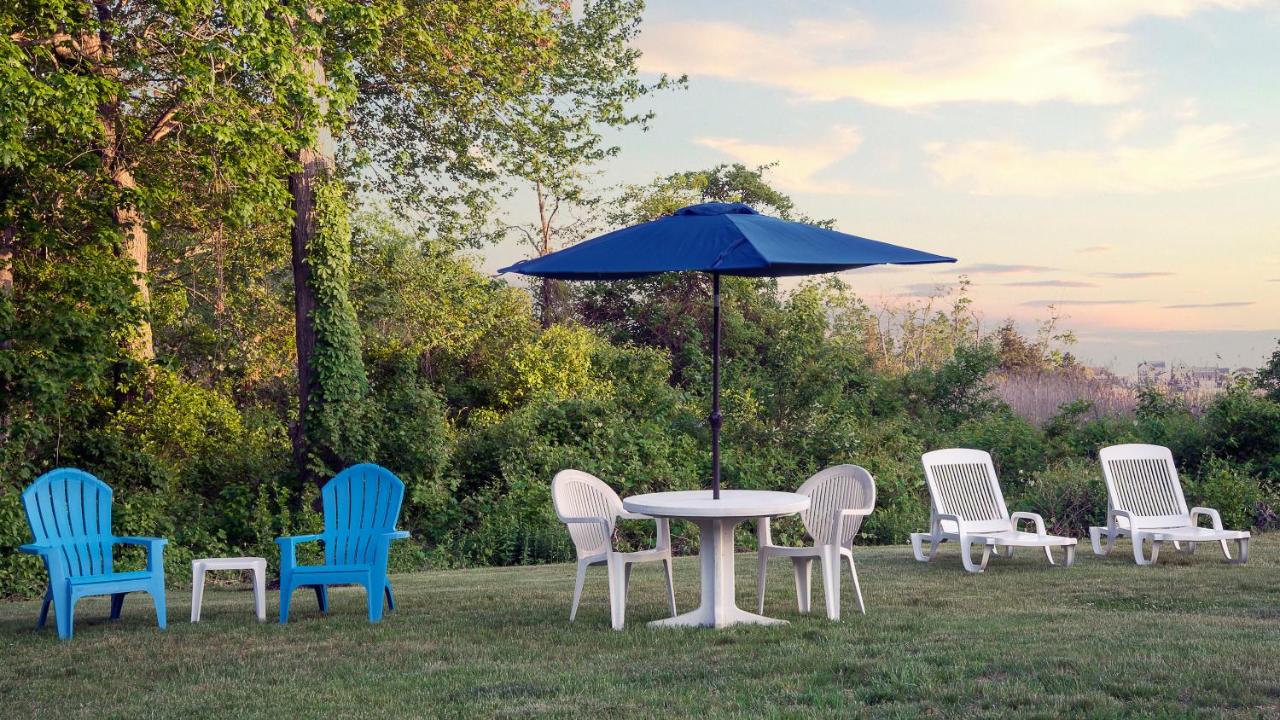 | PIER BLUE INN Old Saybrook - Essex