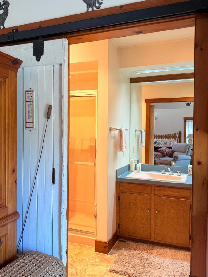  | HIllside Farm B & B
