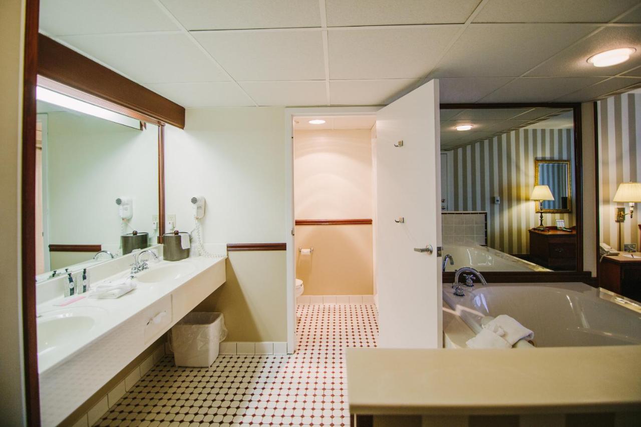 King Room with Spa Bath at Bayshore Resort