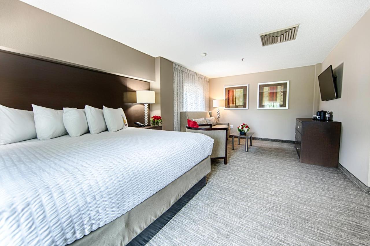 Traditional King Room at Hotel Capstone