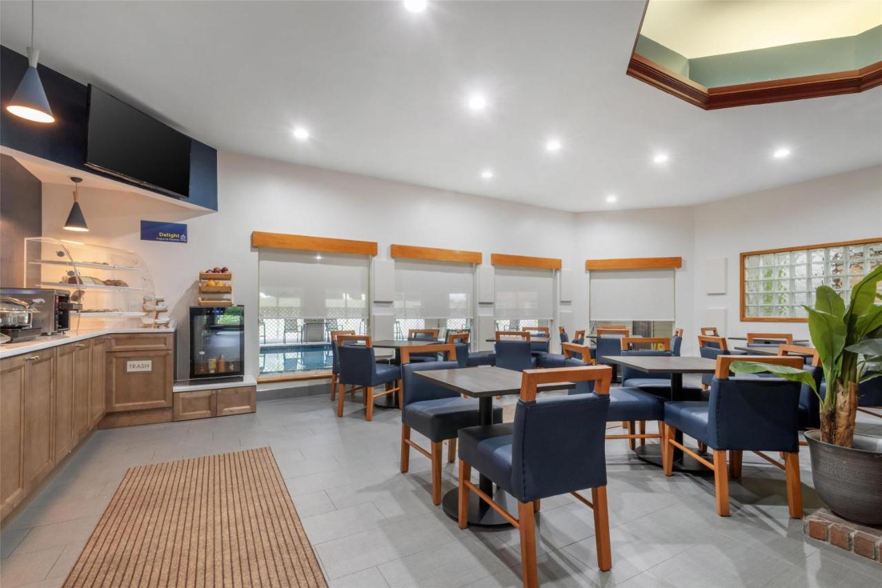 | Best Western West Greenwich Inn