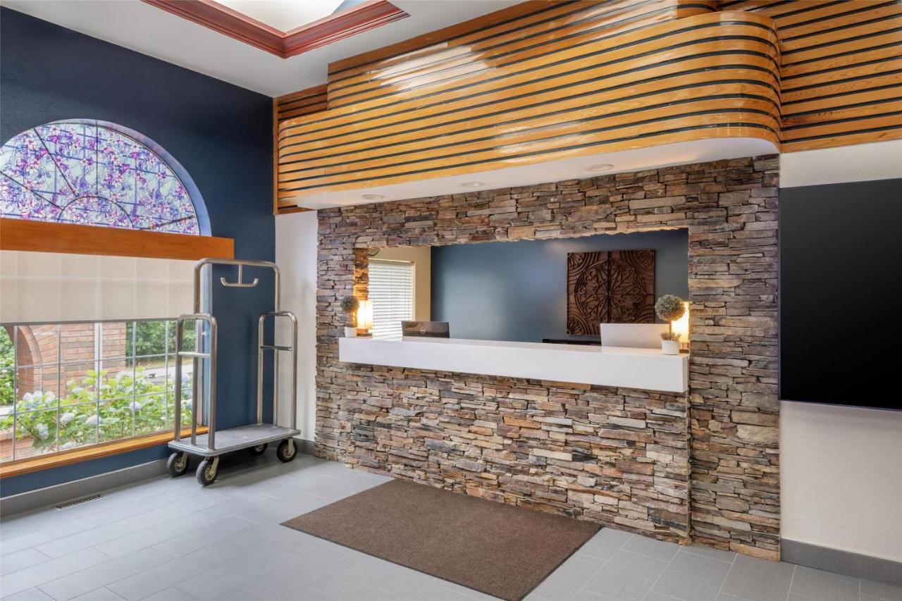 | Best Western West Greenwich Inn