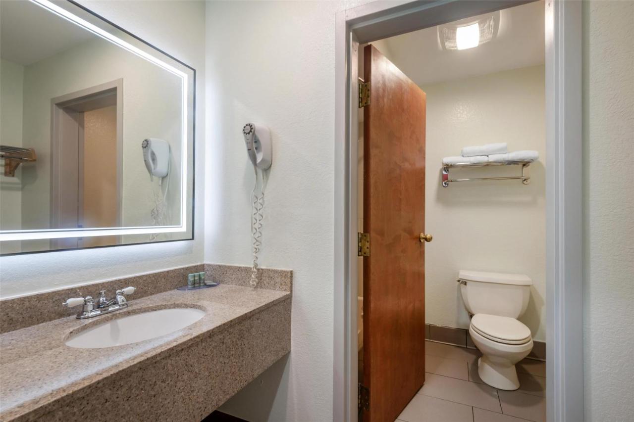 | Best Western West Greenwich Inn