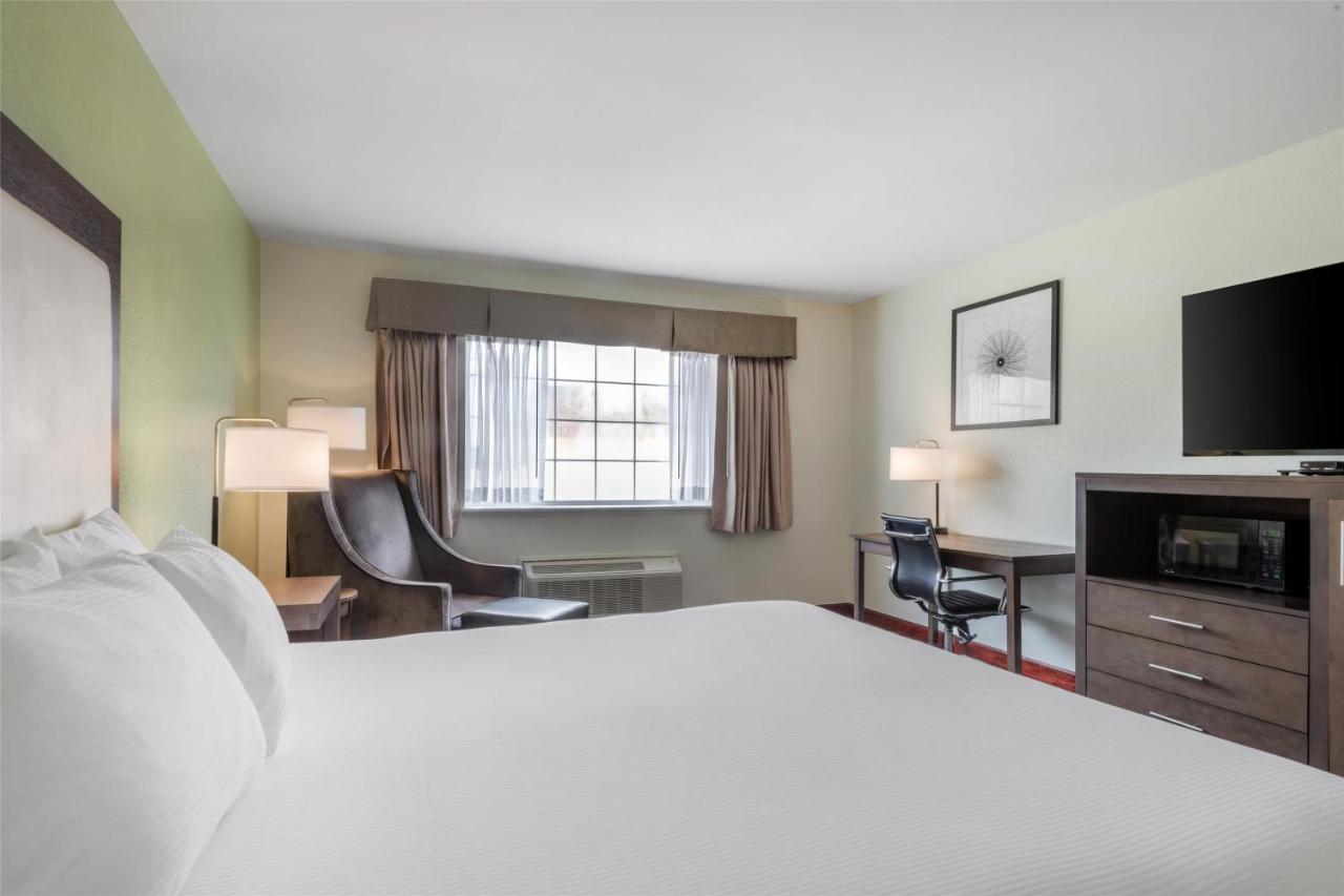 | Best Western West Greenwich Inn