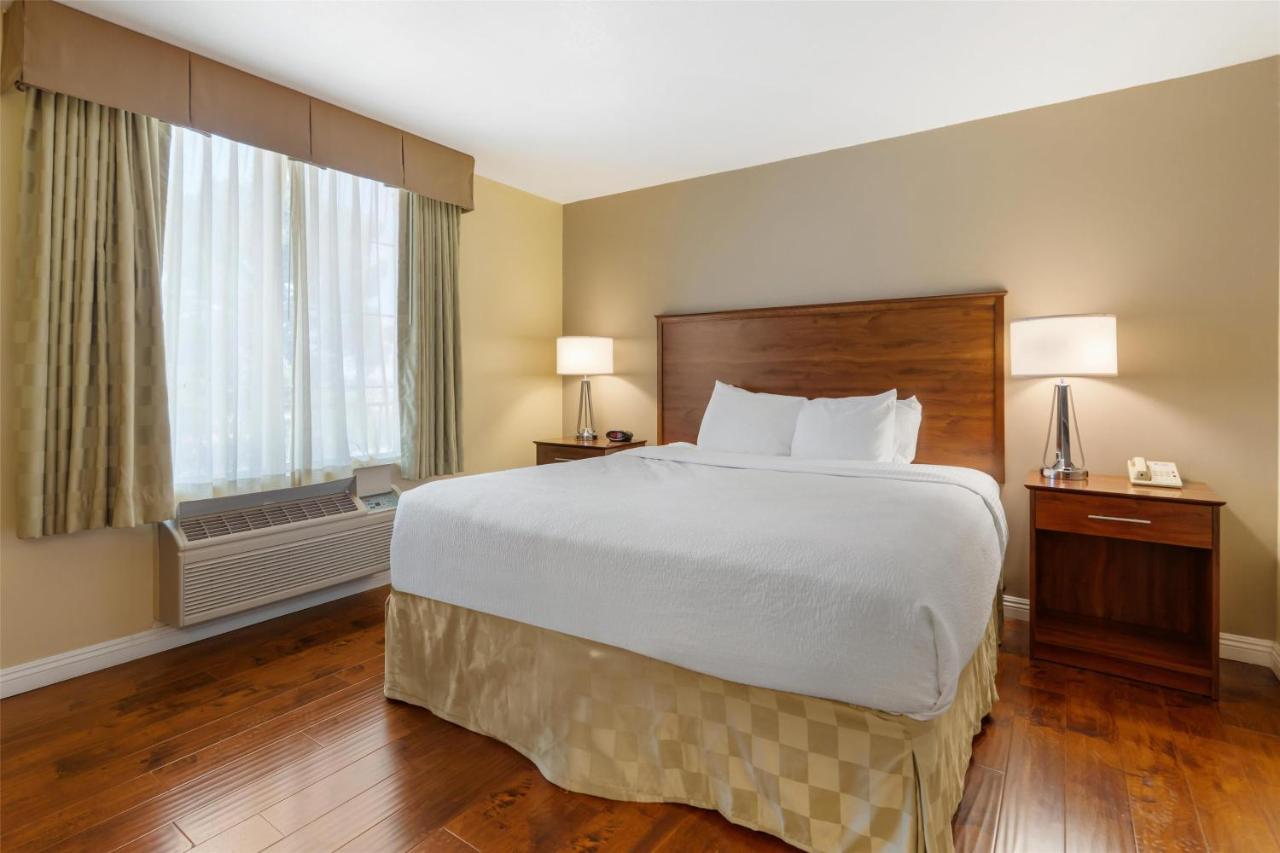 One-Bedroom King Suite at Best Western Plus John Jay Inn & Suites