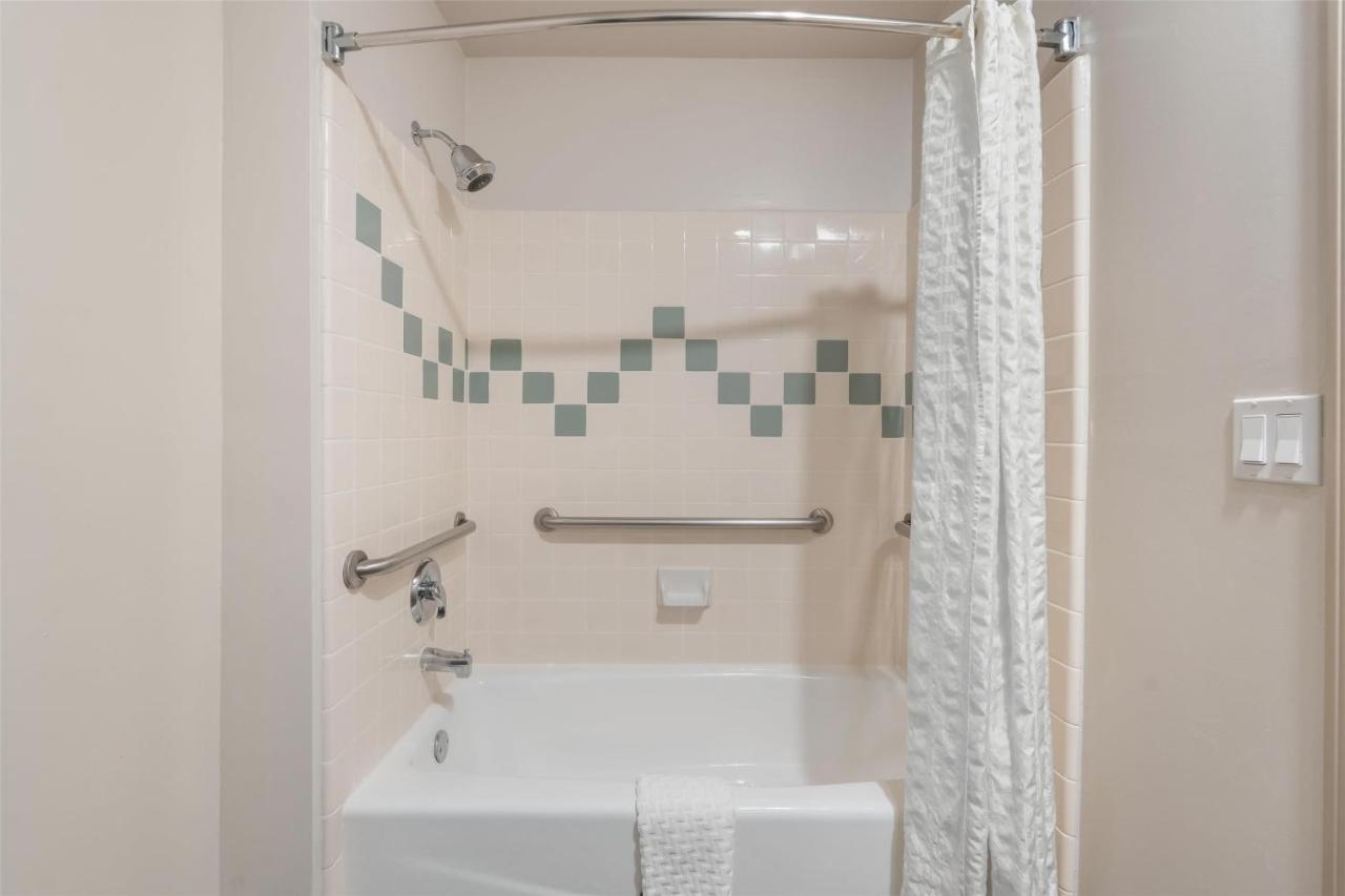 | Best Western Plus John Jay Inn & Suites