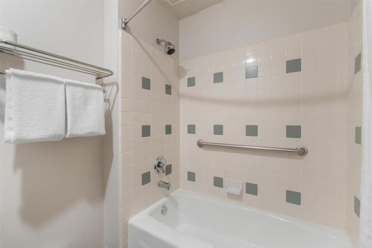 | Best Western Plus John Jay Inn & Suites