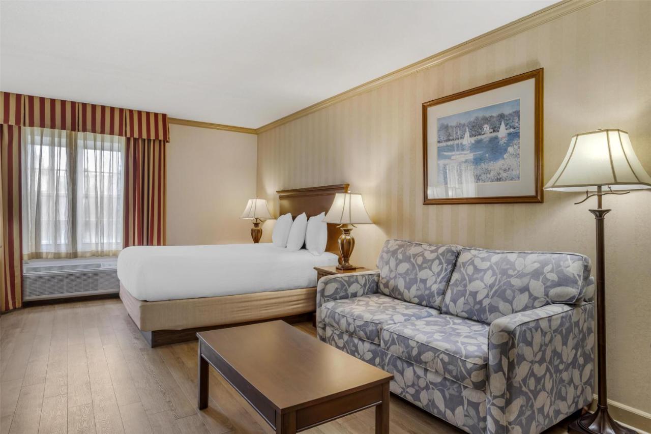 Queen Studio - Non-Smoking at Best Western PLUS Morristown Inn-Florham Park