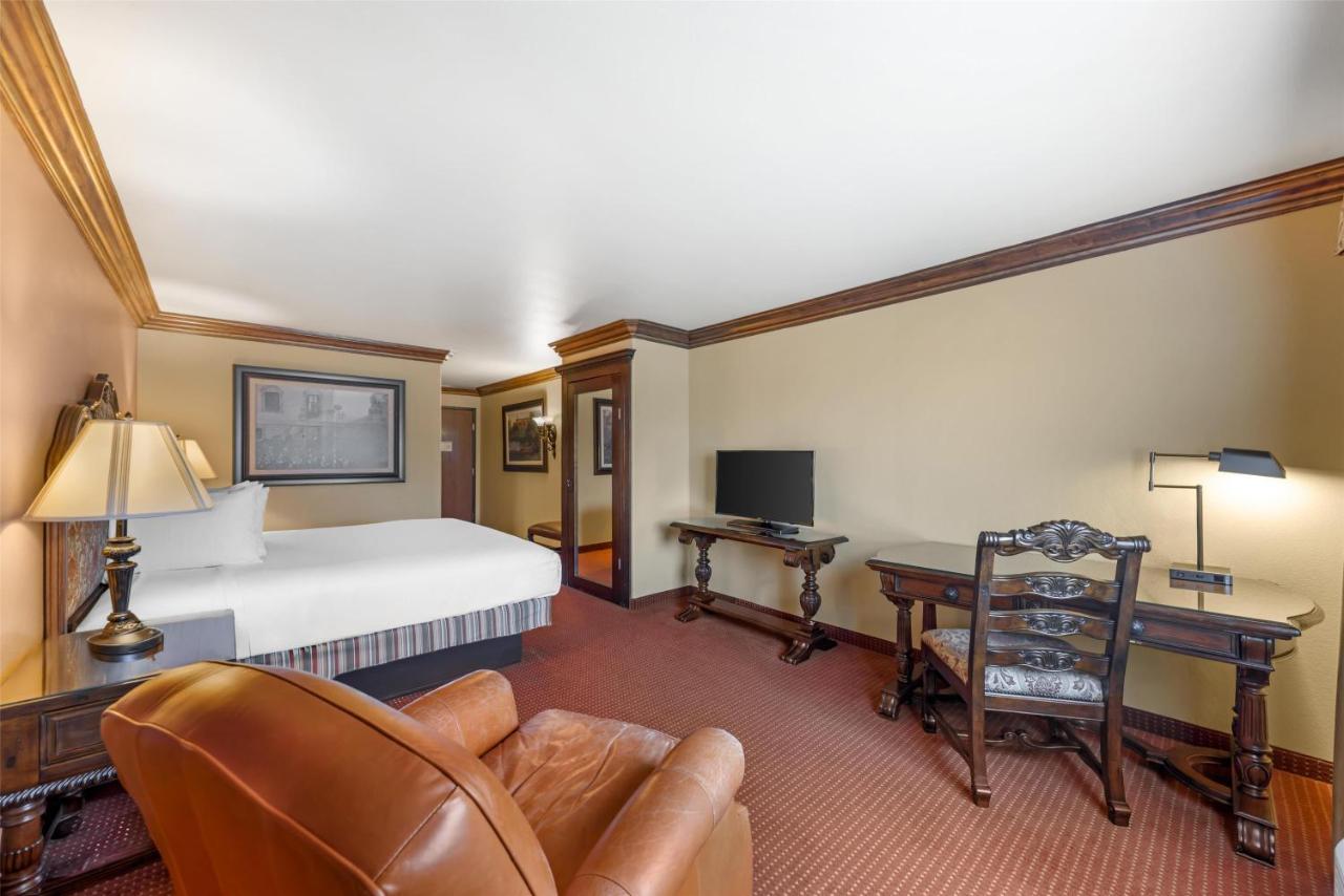 King Room at Best Western San Isidro Inn