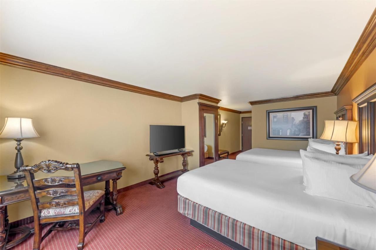Executive Queen Room with Two Queen Beds at Best Western San Isidro Inn