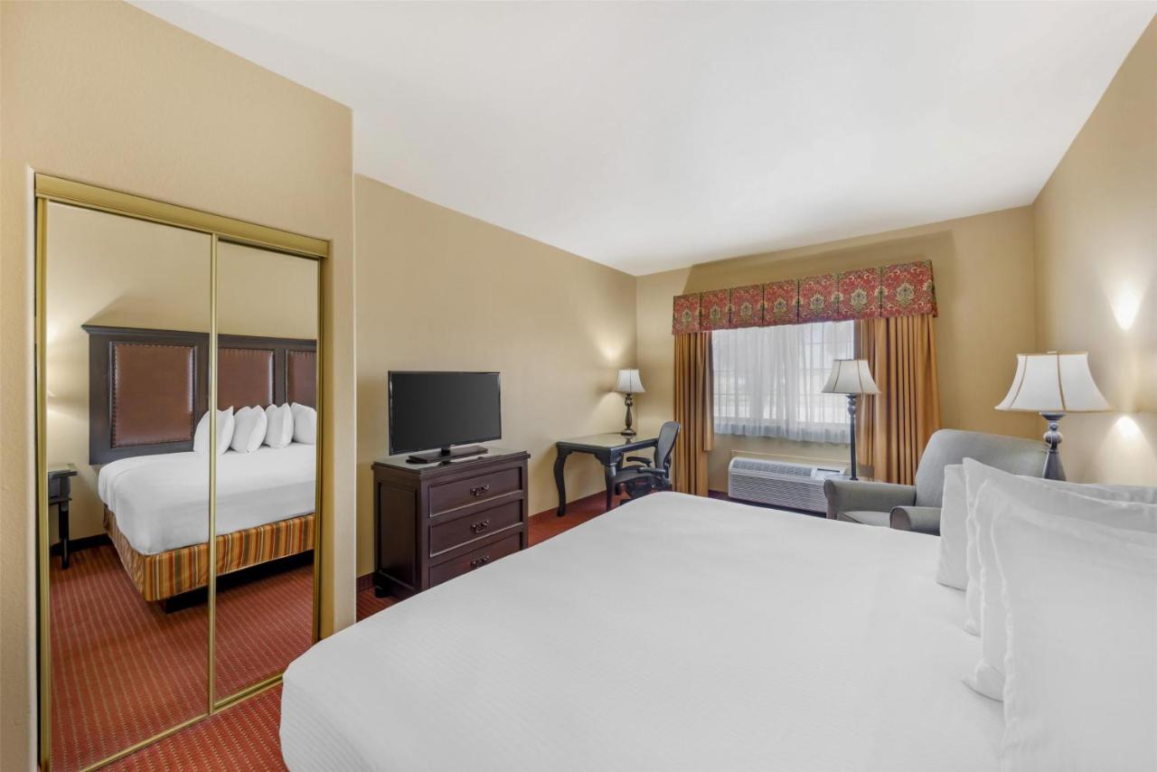 King Room with Bath Tub - Disability Access at Best Western San Isidro Inn