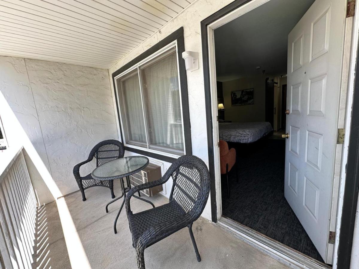 Queen Room with Two Queen Beds with Balcony at Roosevelt Inn Mount Rushmore