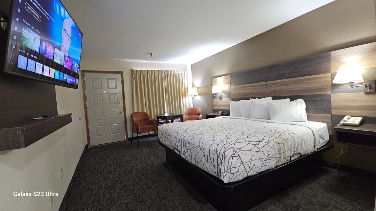 King Room with Balcony at Roosevelt Inn Mount Rushmore