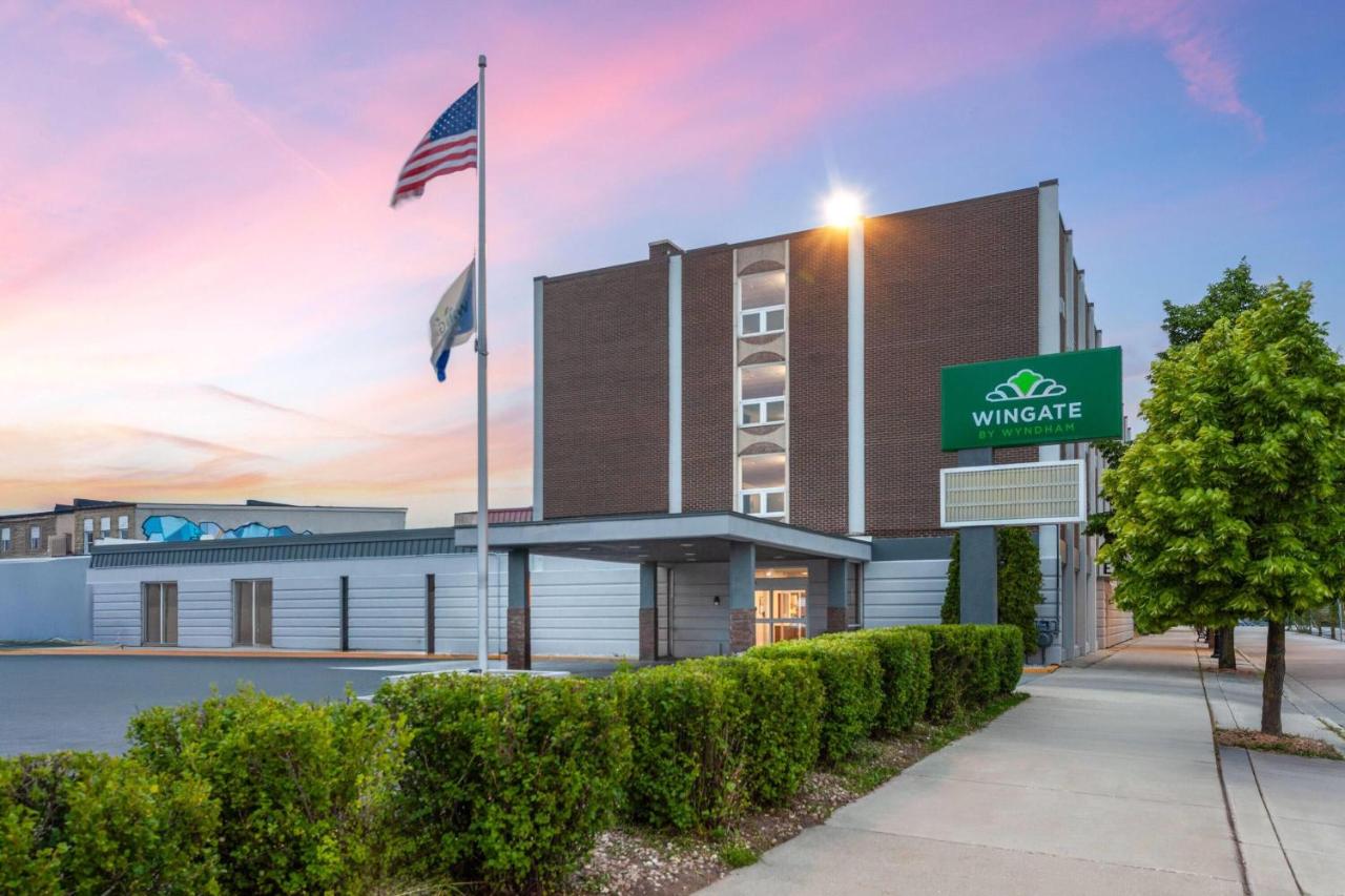 | Executive inn