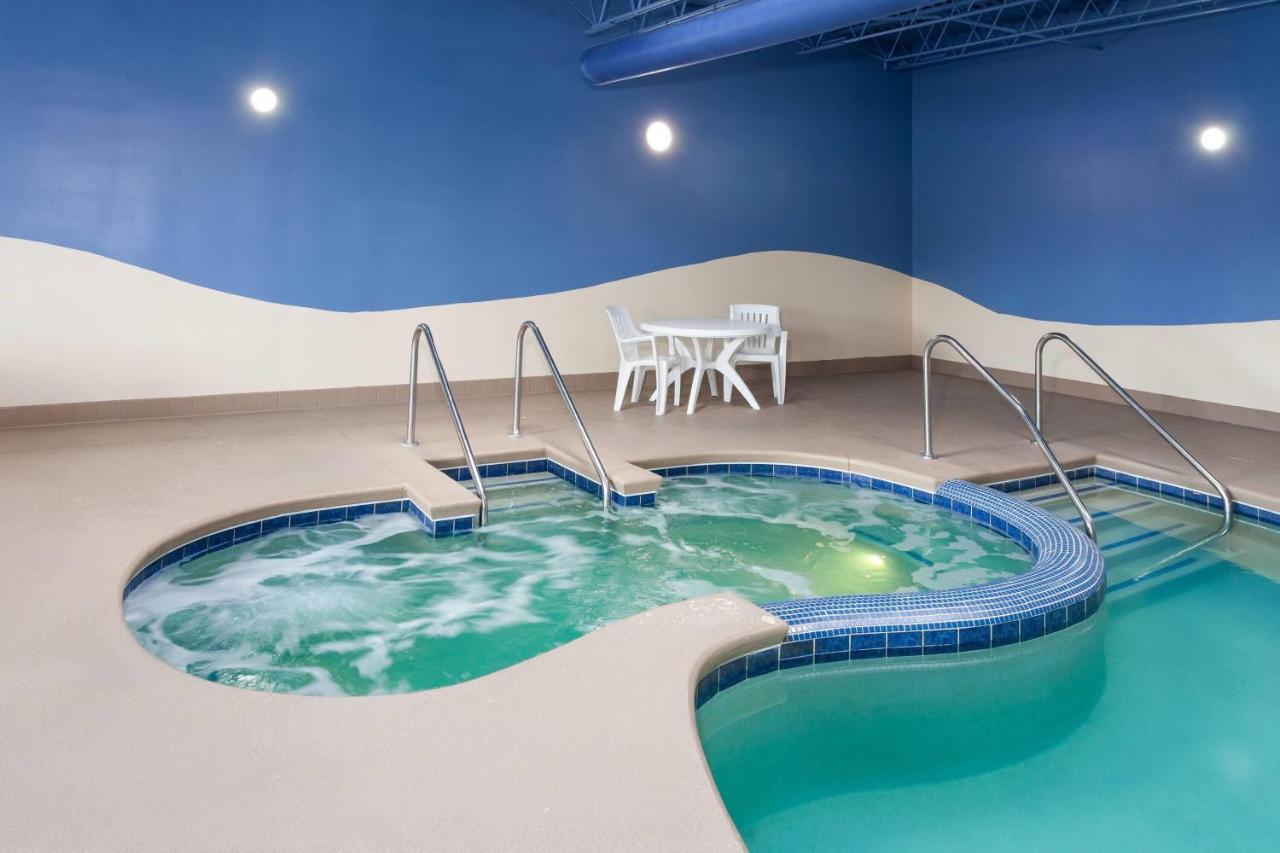 | Executive inn