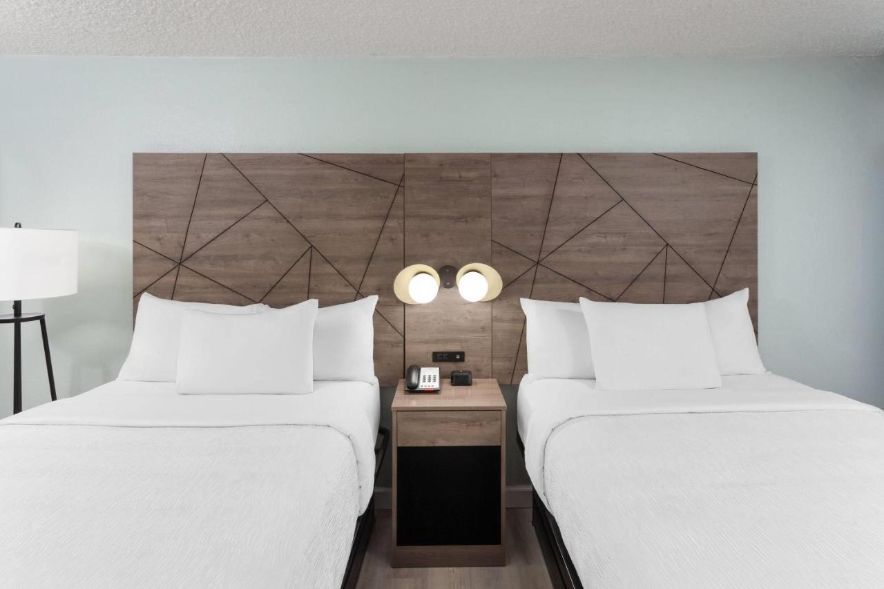 | Executive inn
