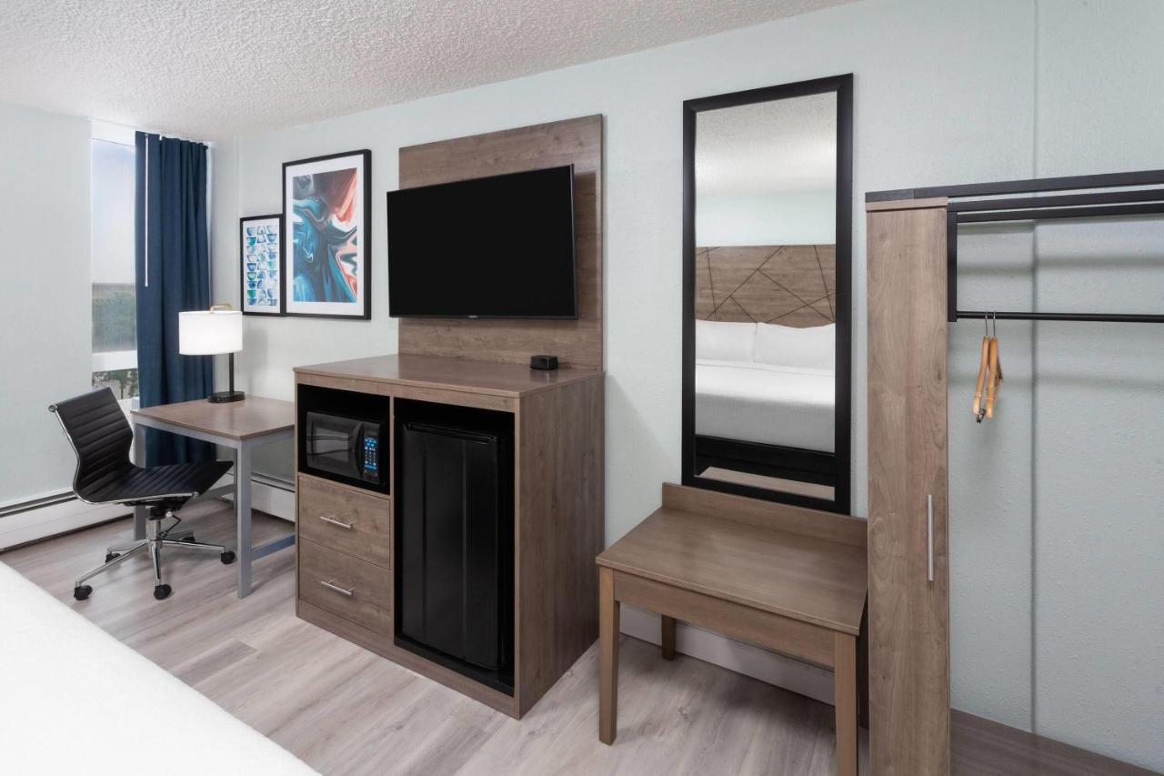 | Executive inn