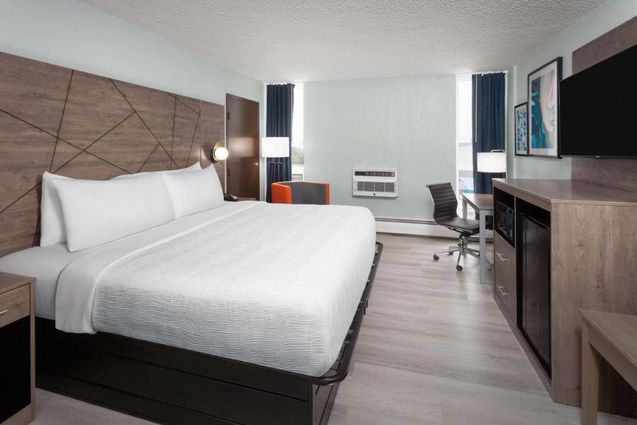 | Executive inn