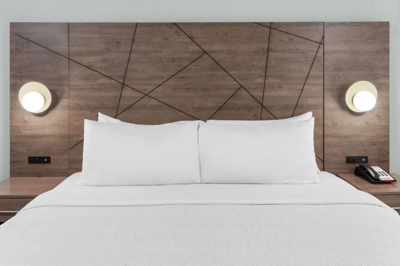 | Executive inn