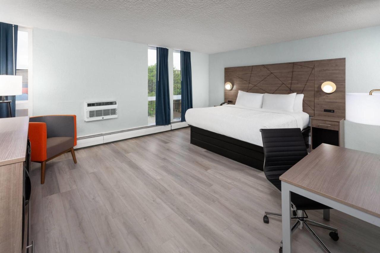| Executive inn