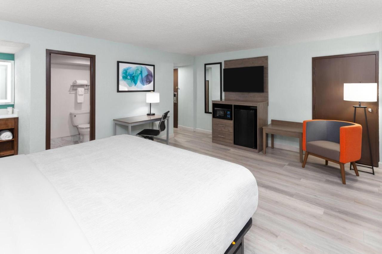 | Executive inn