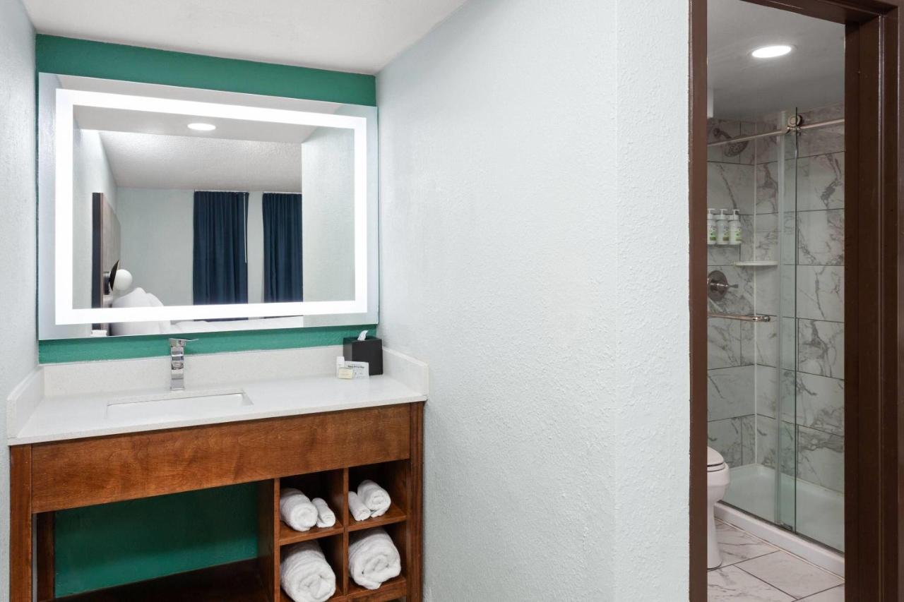| Executive inn