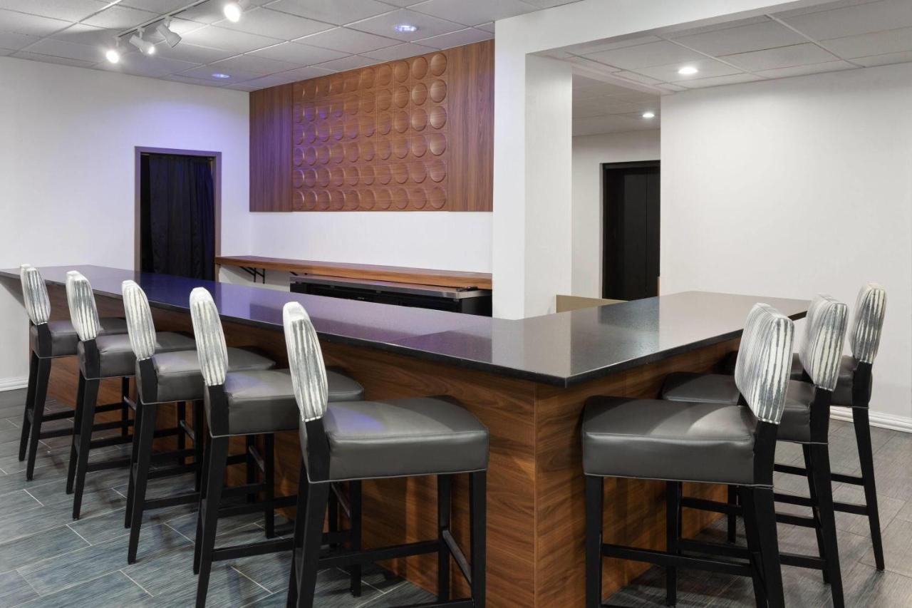 | Executive inn