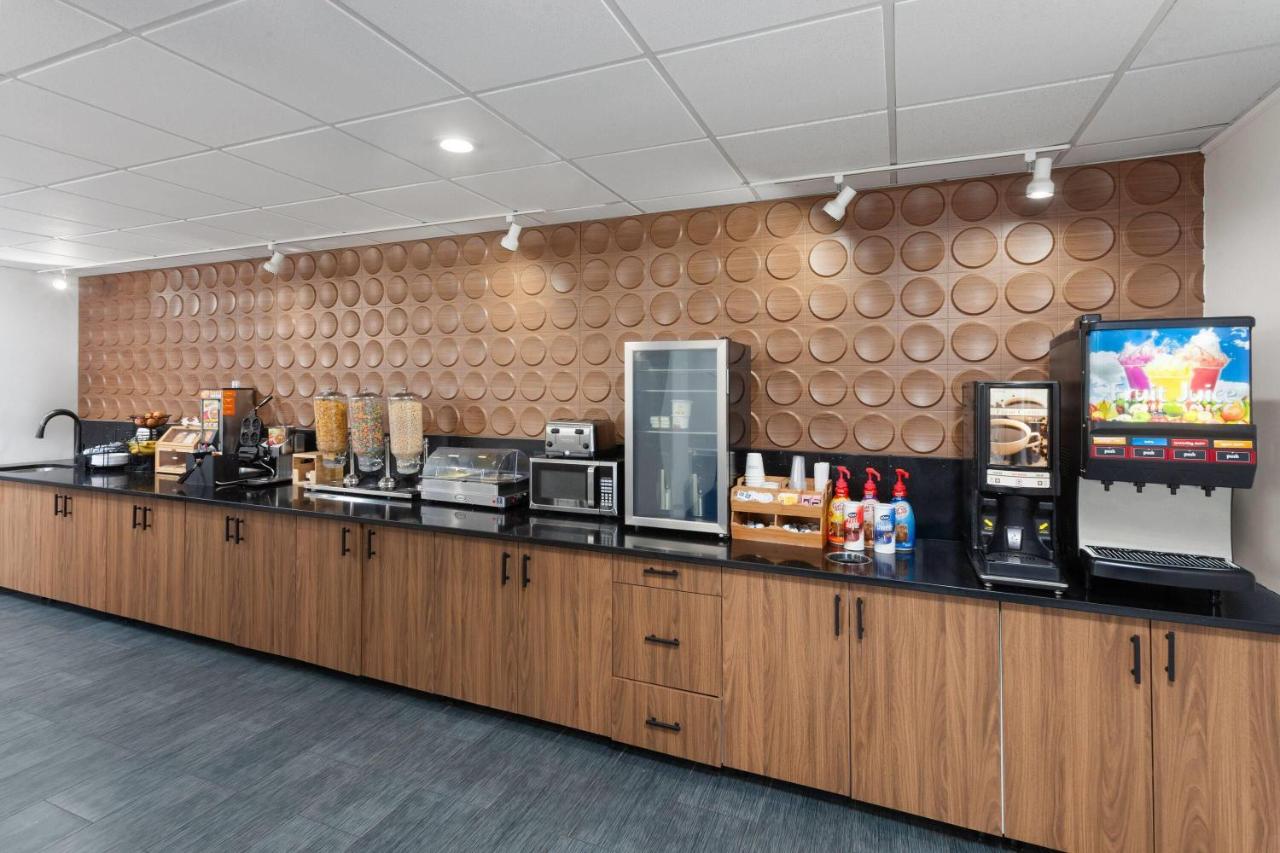 | Executive inn