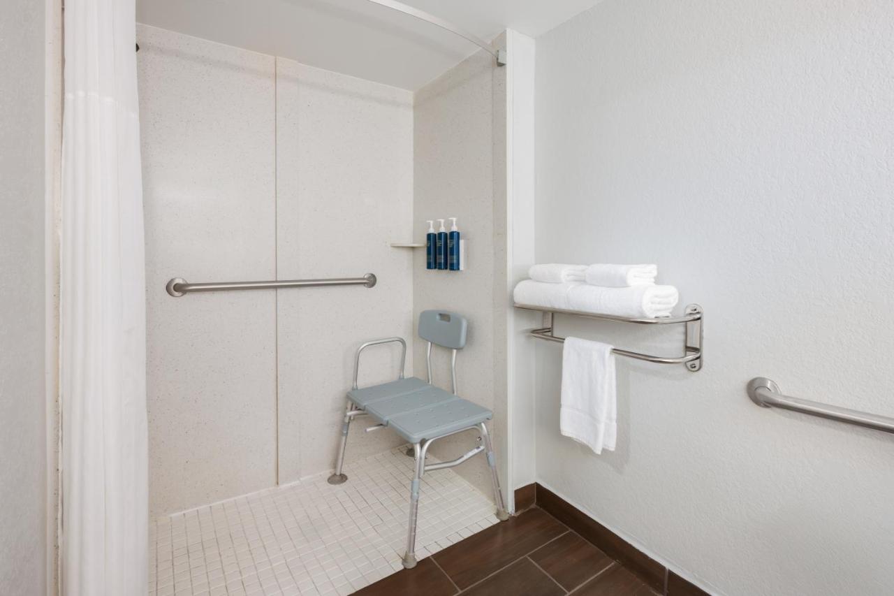 | Best Western Plus Hotel & Suites Airport South