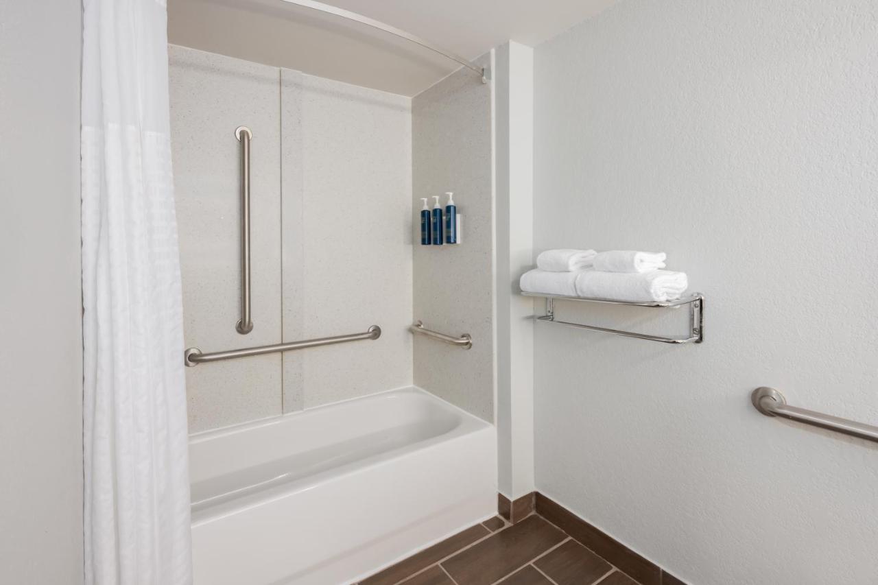 | Best Western Plus Hotel & Suites Airport South