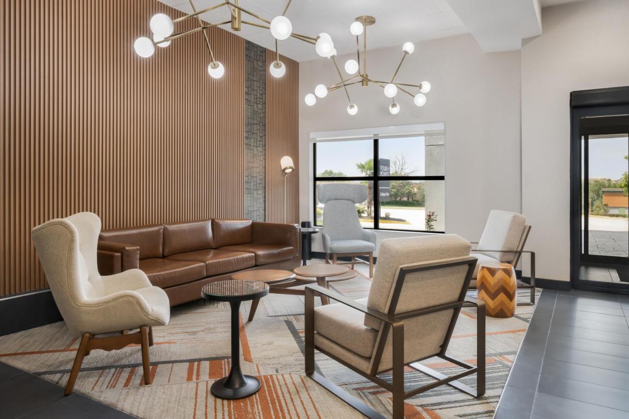| Best Western Plus Hotel & Suites Airport South