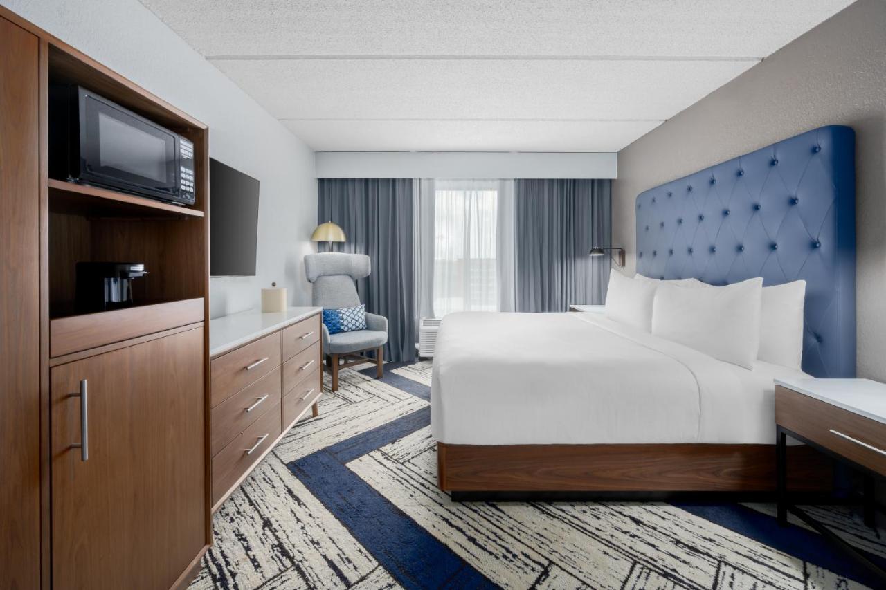 | Best Western Plus Hotel & Suites Airport South
