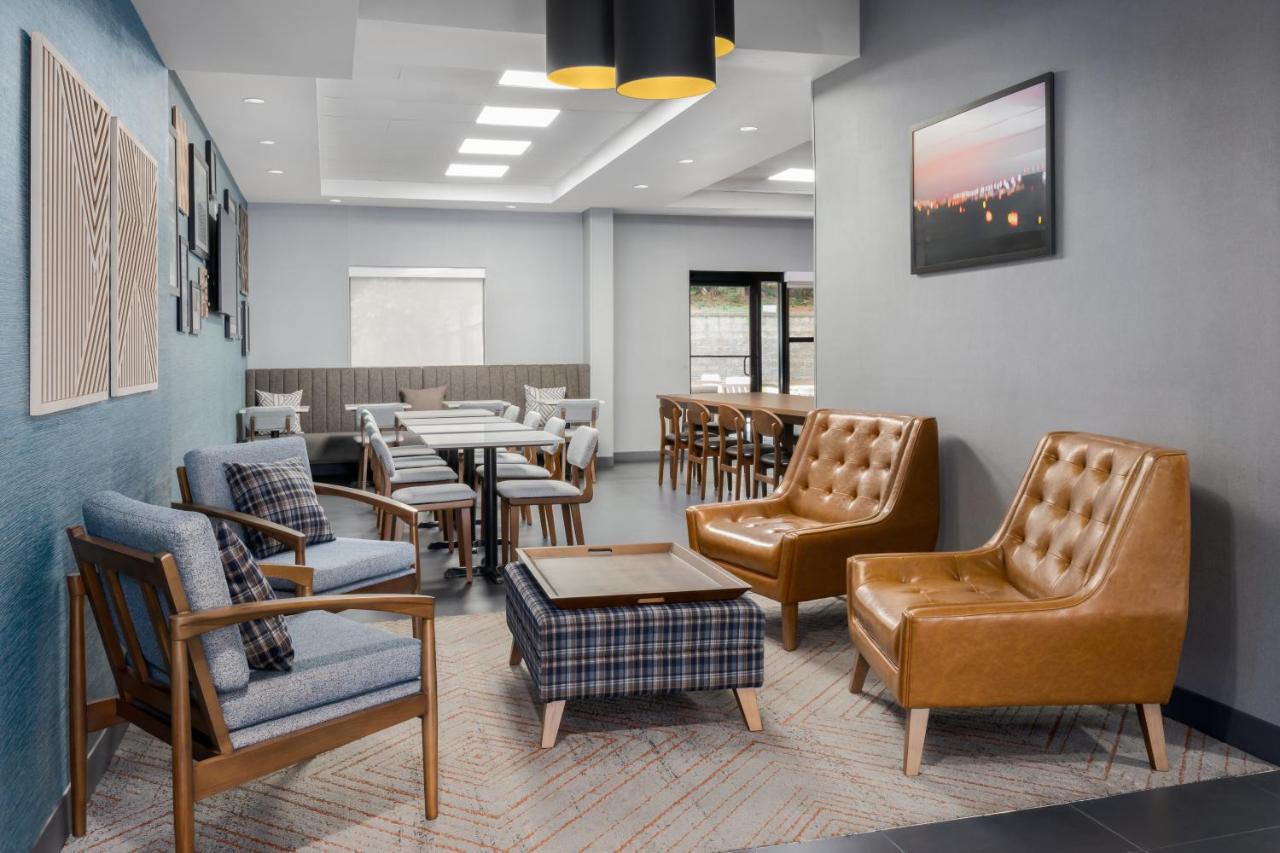 | Best Western Plus Hotel & Suites Airport South