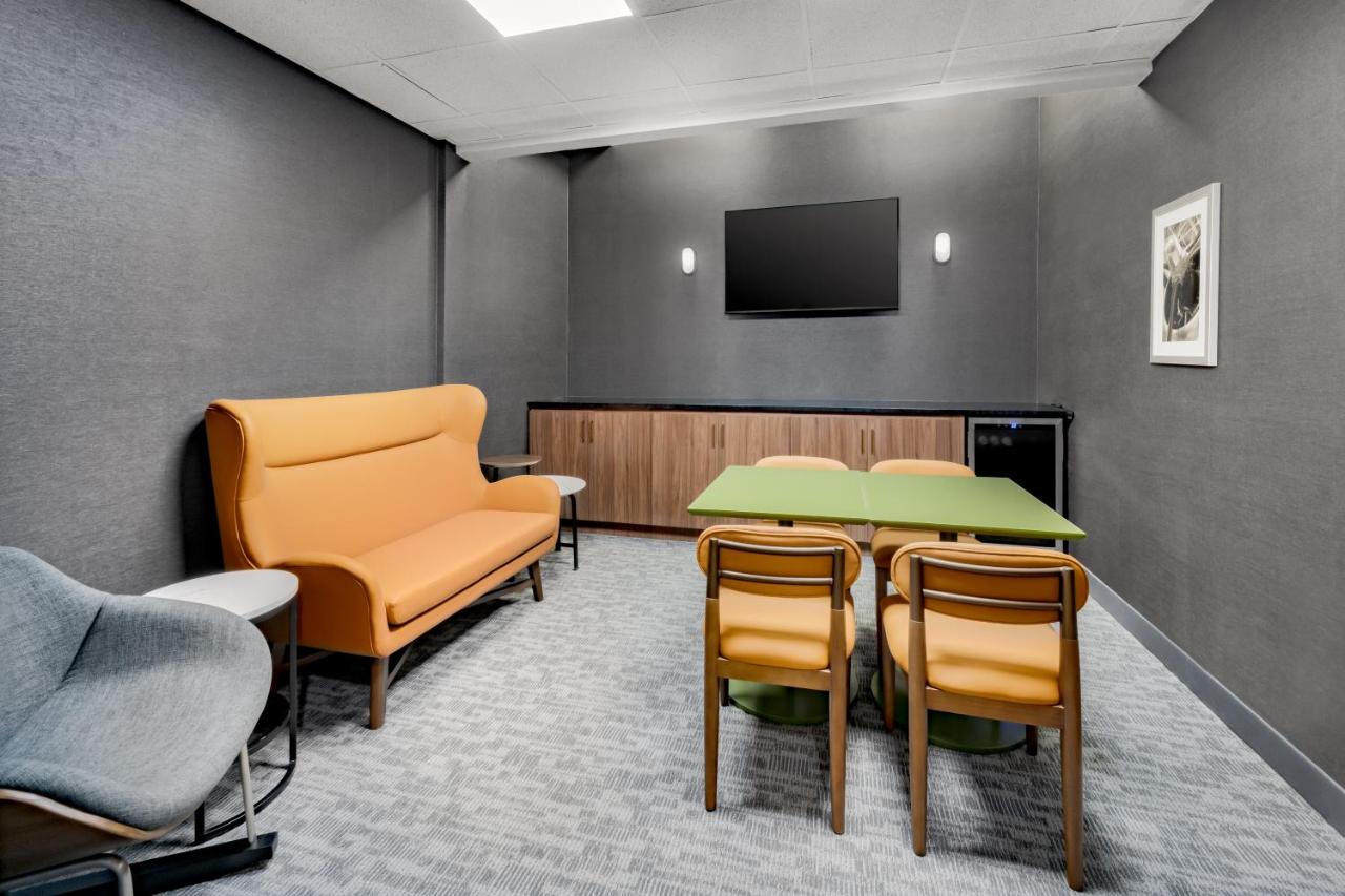| Best Western Plus Hotel & Suites Airport South