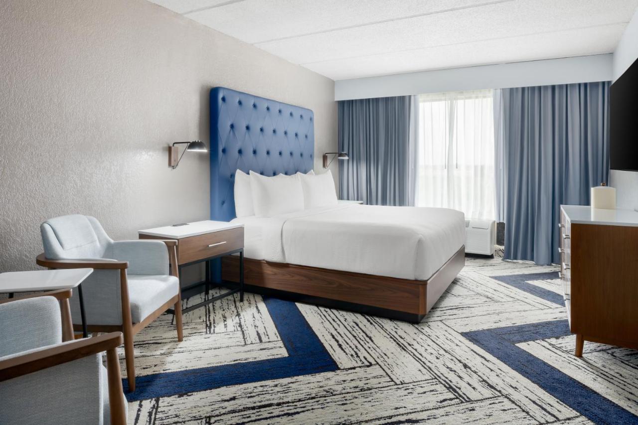 | Best Western Plus Hotel & Suites Airport South