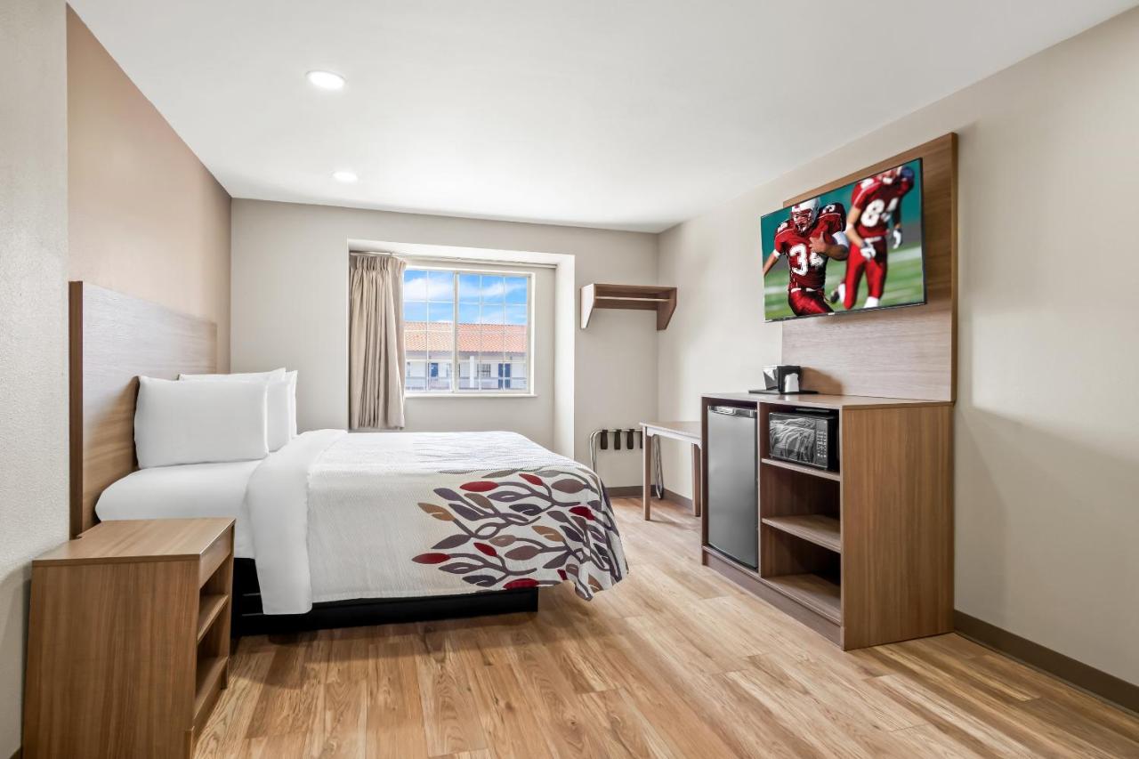 | Regency Inn & Suites DFW