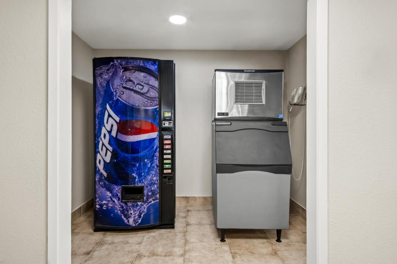 | Regency Inn & Suites DFW
