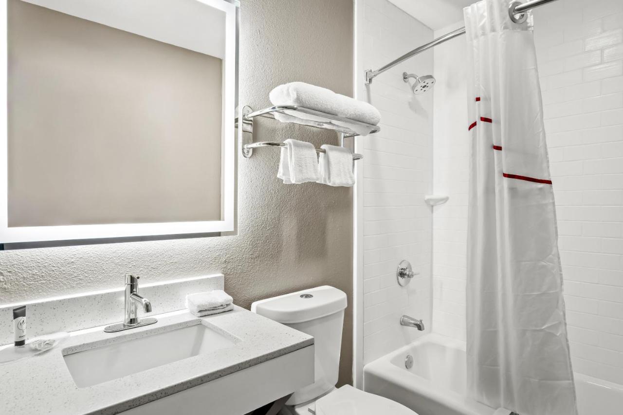 | Regency Inn & Suites DFW