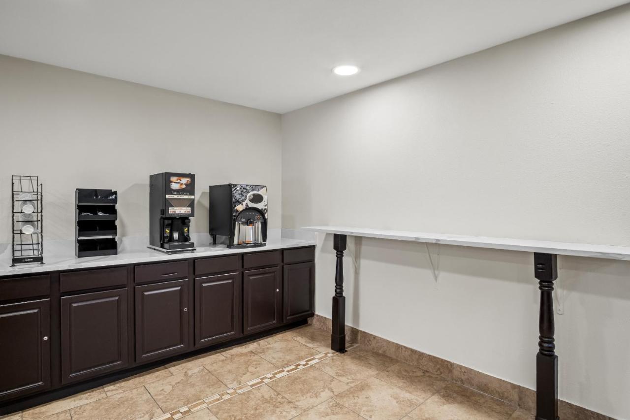 | Regency Inn & Suites DFW