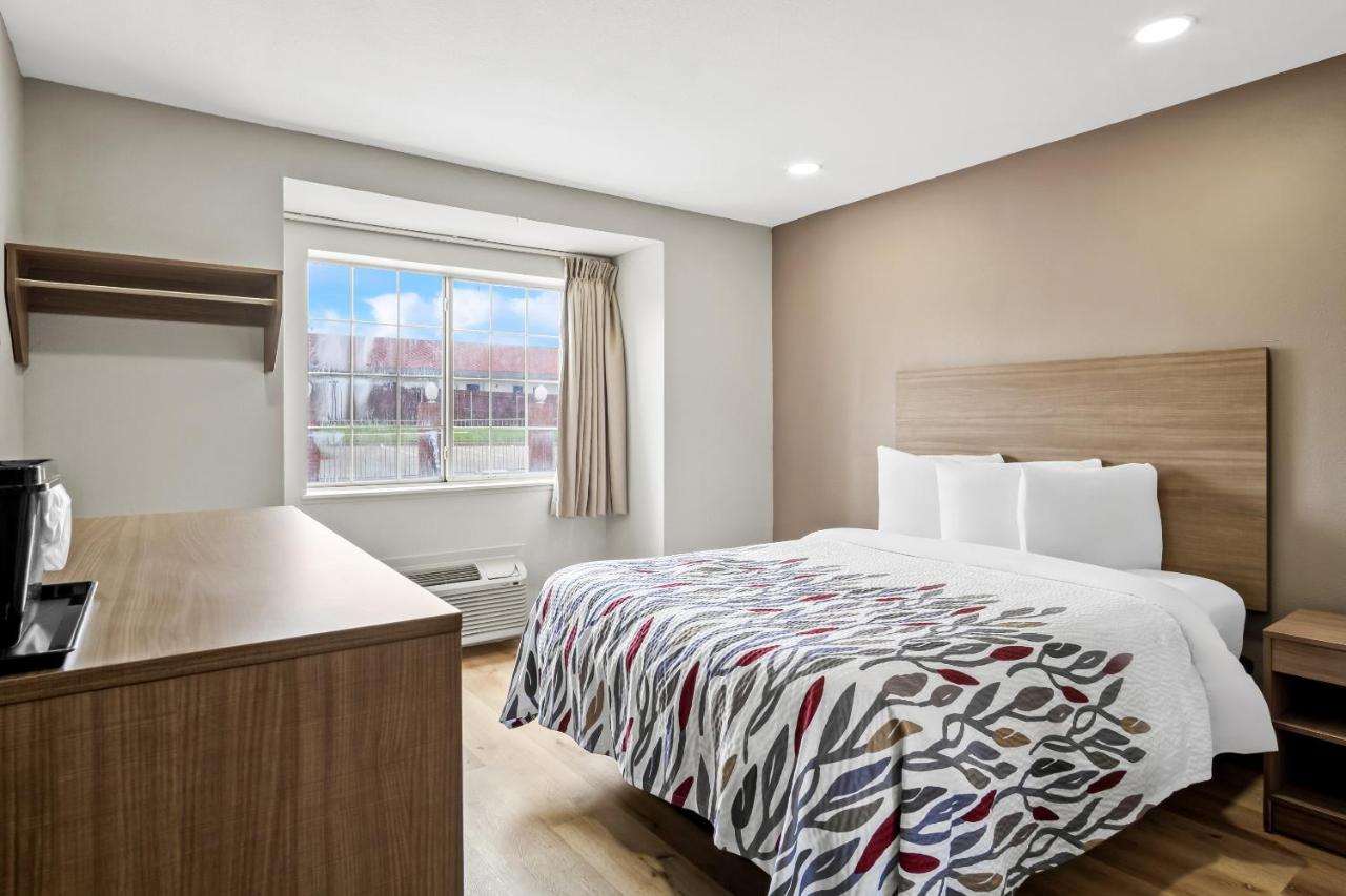 | Regency Inn & Suites DFW