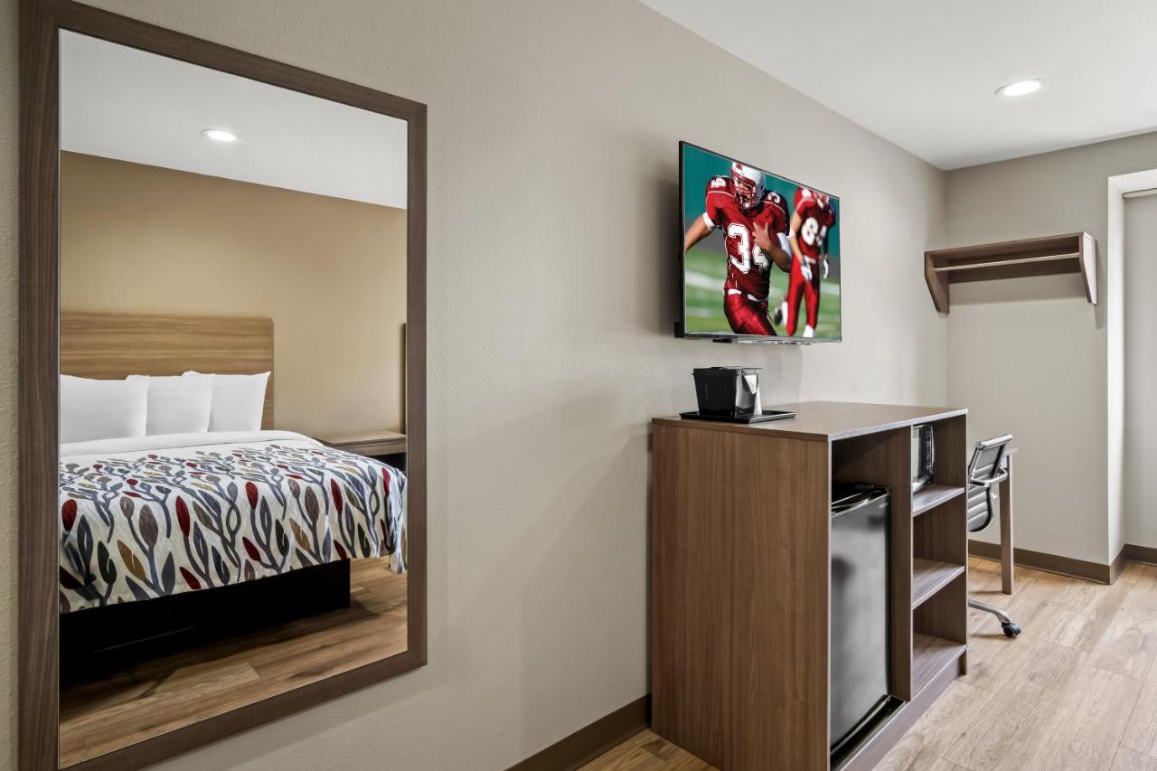 | Regency Inn & Suites DFW