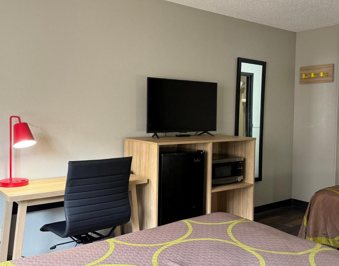  | Super 8 by Wyndham Evansville East