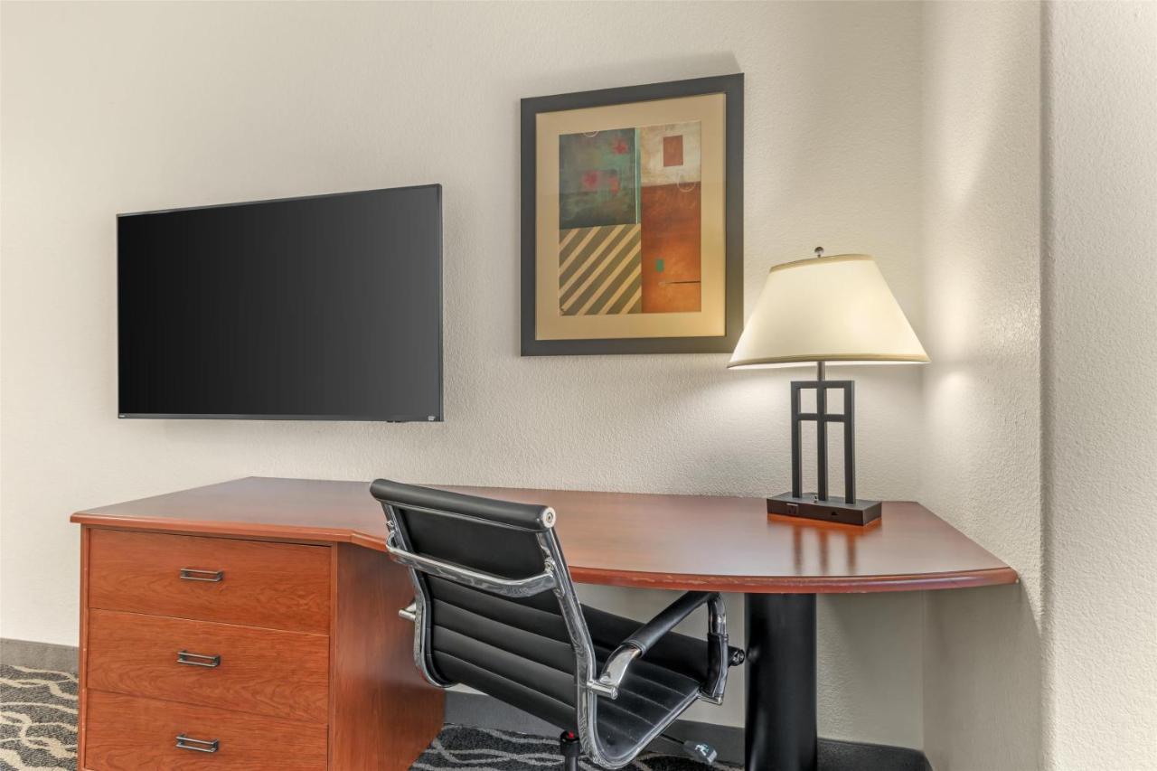 King Room - Smoking at Best Western Plus Waxahachie Inn & Suites