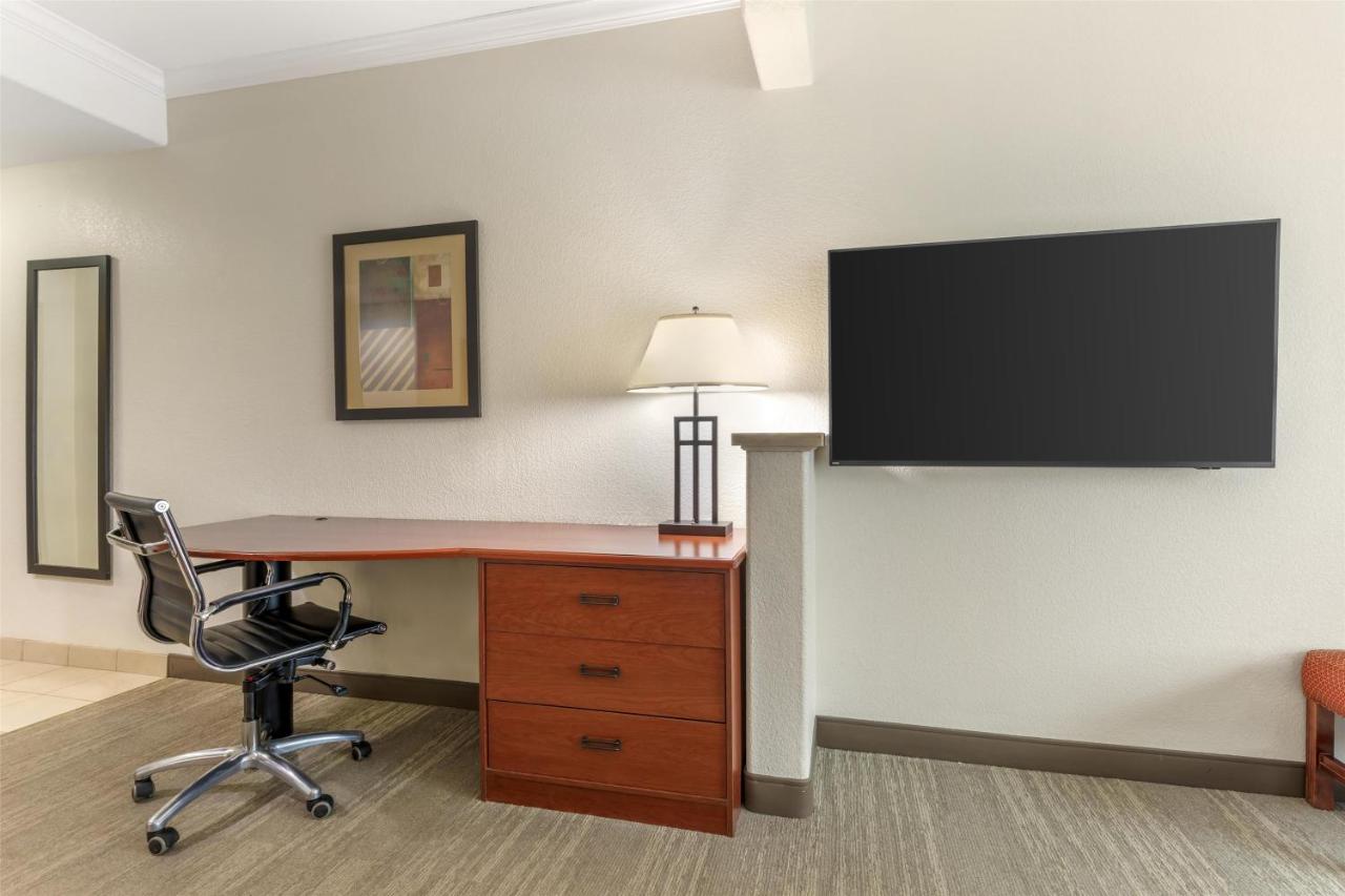 King Room - Non-Smoking at Best Western Plus Waxahachie Inn & Suites